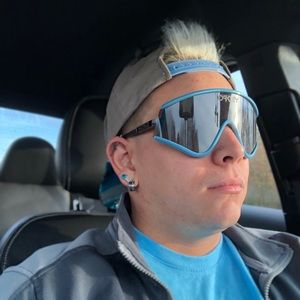 Meet your Posher, Dylan